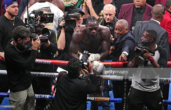Quyền Anh: Đấm KO “King Kong” lần thứ 2, Wilder “cuồng nộ” bảo vệ đai vô địch lần thứ 10 ảnh 2 Quyền Anh: Đấm KO “King Kong” lần thứ 2, Wilder “cuồng nộ” bảo vệ đai vô địch lần thứ 10 ảnh 2