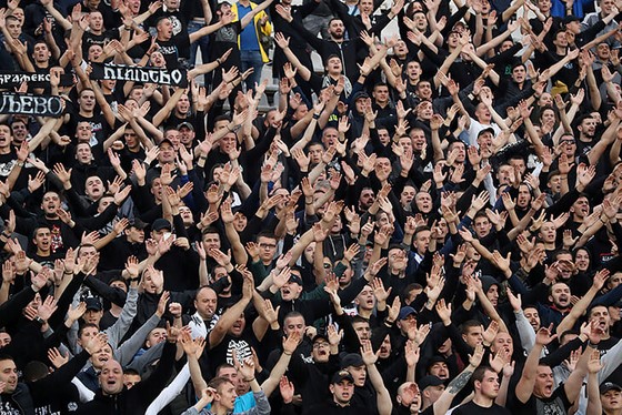 25 ngàn CĐV đến xem Trận Derby thành Belgrade: Cứ “quẩy” trước đã, còn lại tính sau! ảnh 4
