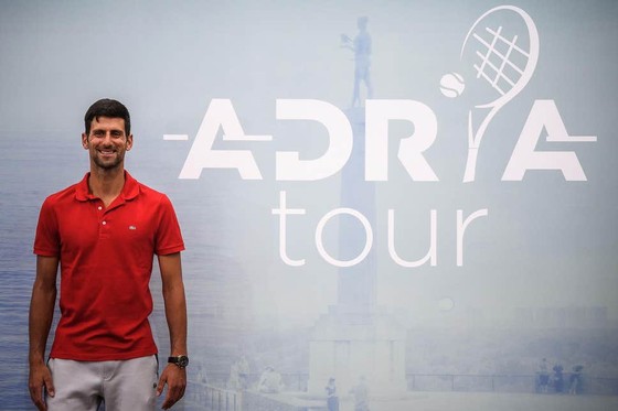 Hình ảnh Djokovic quảng bá cho Adria Tour, và giờ đây, trở thành đối tượng bị chỉ trích