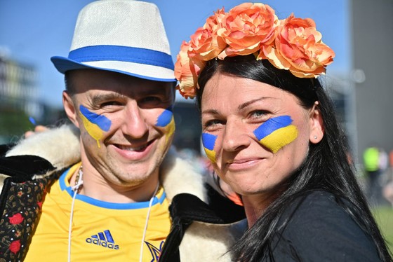 Sắc màu CĐV Ukraine và “Vàng - Xanh mạnh hơn Sbornaya“ ảnh 11