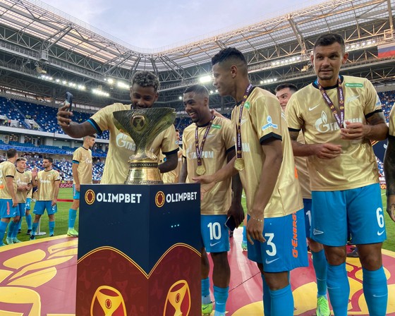 Siêu Cúp nước Nga: Zenit áp đảo Lokomotiv cả trên sân lẫn trên… đường phố Kaliningrad ảnh 4