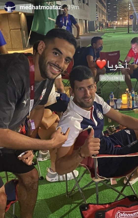 Novak Djokovic: Ngôi sao nổi tiếng số 1 ở Olympic, ai cũng muốn xin chữ ký và chụp hình ảnh 3