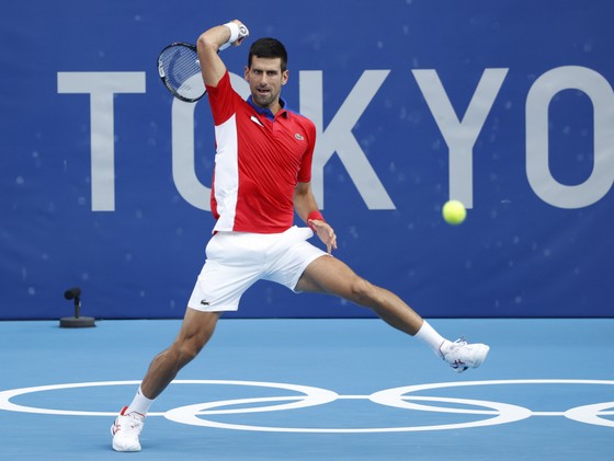 Djokovic giành vé vào vòng 3