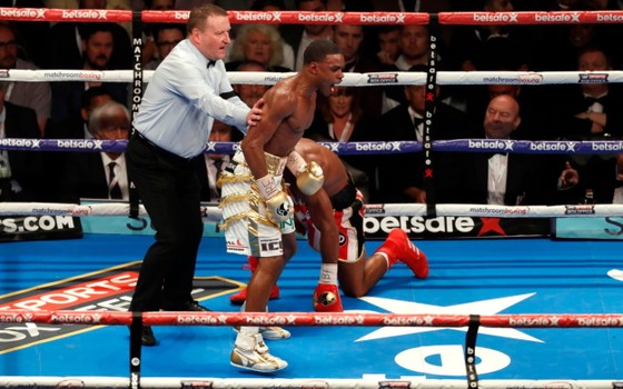Manny Pacquiao vs Errol Spence Jr: “Trận chiến 2 thế hệ” - khi “The Truth” muốn giải nghệ “Thượng nghị sĩ thích thượng đài” ảnh 2