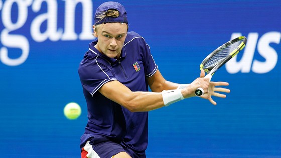 US Open: Bị la ó, Novak Djokovic đánh mất 1 ván đấu trước đối thủ hạng 145 thế giới ảnh 1