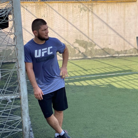 “Đại bàng Nga” Khabib Nurmagomedov: Có thể mua nhà ở California - Dubai, nhưng vẫn sống ở Dagestan, vì yêu quê hương, muốn hỗ trợ cộng đồng ảnh 1