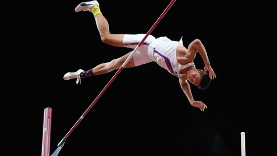 Ernest John Obiena: Kỷ lục gia nhảy sào châu Á cầm cờ cho đoàn thể thao Philippines, muốn bảo vệ HCV SEA Games ảnh 1