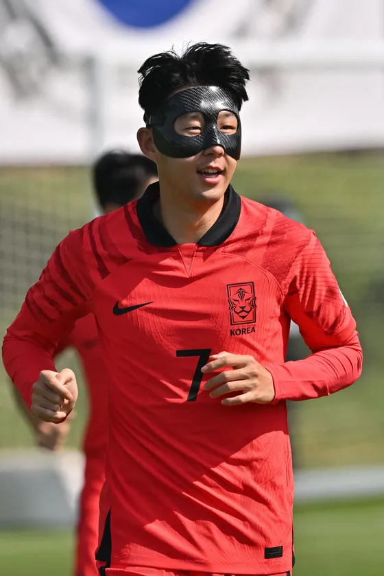 Bảng H: Đoản khúc cuối cho Ronaldo và Suarez ảnh 9