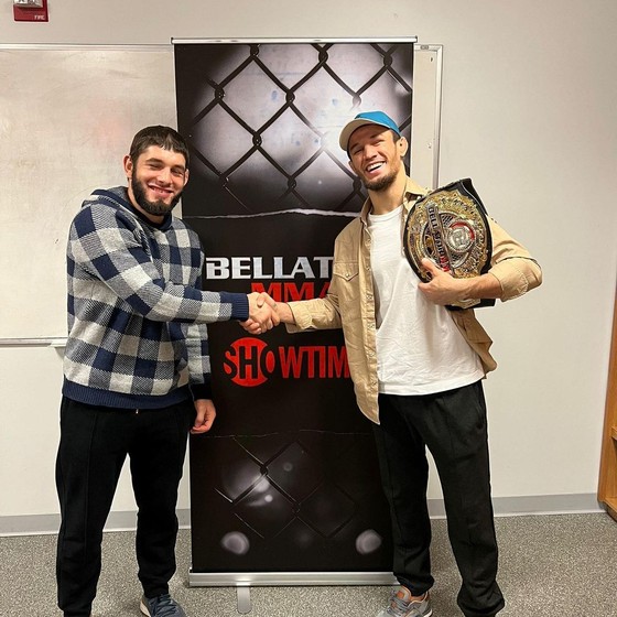 Usman Nurmagomedov: Huynh đệ khác của “Đại bàng Nga” Khabib Nurmagomedov giành đai hạng nhẹ Bellator ảnh 2