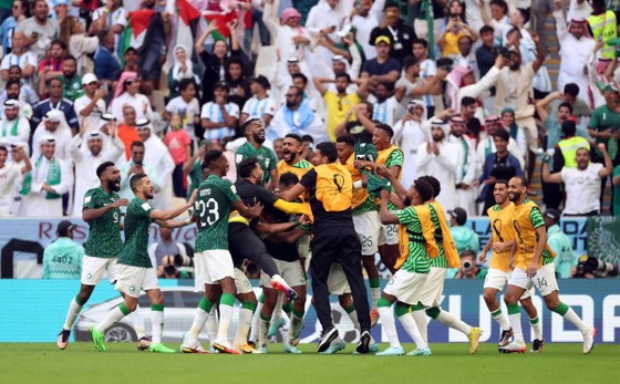 Những cuộc lật đổ vĩ đại trong lịch sử World Cup: Saudi Arabia thắng Messi và Nhật Bản thắng Muller vừa được “góp tên” ảnh 9