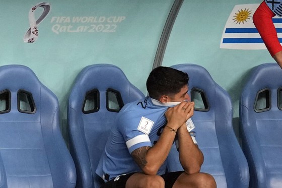 Suarez lại "làm hại" Ghana, nhưng Uruguay của anh cũng bị loại
