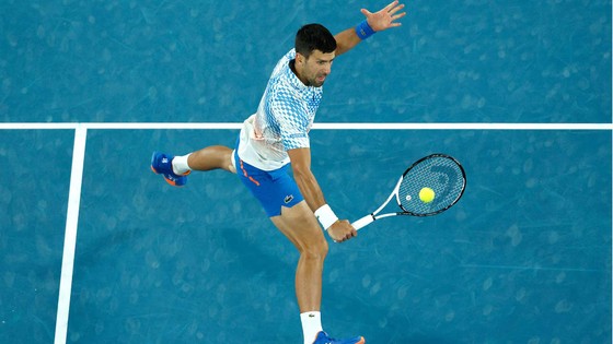 Djokovic vượt qua thách thức để giành chiến thắng