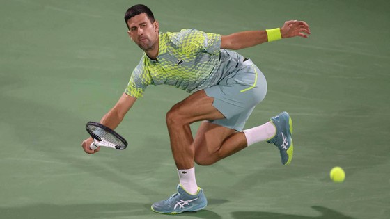 Djokovic gặp không ít khó khăn trong trận mở màn ở Dubai