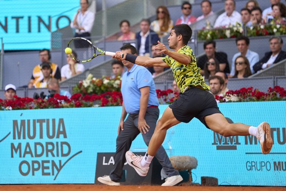 Tin thể thao Mới & Nóng ngày 1-5-2023: Carlos Alcaraz lọt vào vòng 4 ở Madrid Open, Ivan Perisic “bẻ lưng” Virgil van Dijk ảnh 5