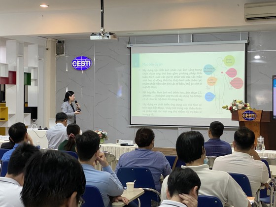 Tại hội thảo, nhiều chuyên gia, y bác sĩ cho rằng, AI đang dần thay đổi bức tranh toàn cảnh trong lĩnh vực chăm sóc sức khỏe và các nghiên cứu trong y sinh học ảnh 1