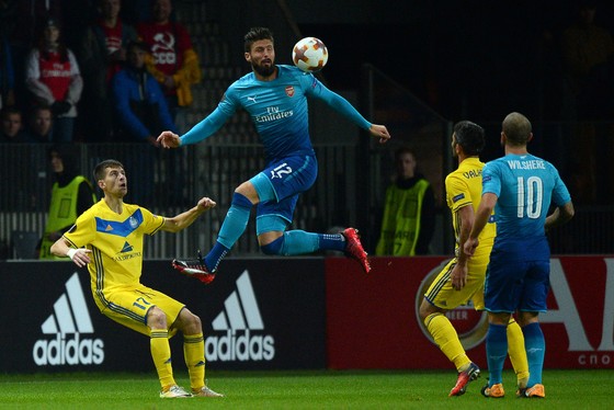 Olivier Giroud (giữa, Arsenal) trong trận gặp BATE Borisov. Ảnh: Getty Images.  