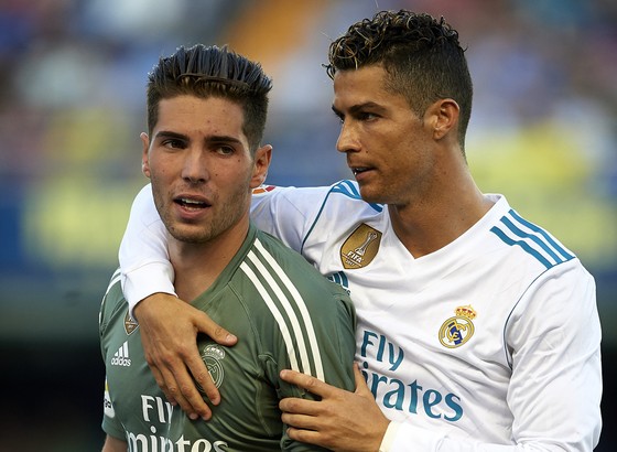 Cristiano Ronaldo và con trai Zidane trong ngày ra mắt 