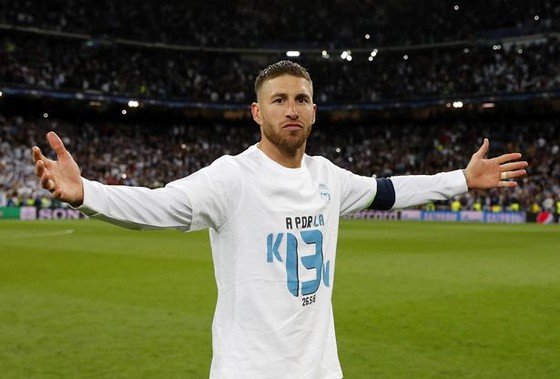 Sergio Ramos với chiếc áo có chữ Kiev và cách điệu con số 13 lần đăng quang Champions League.