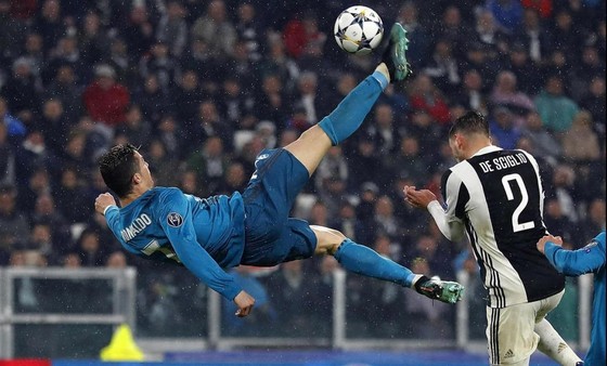 Ronaldo Đánh Bại Bale Để Đoạt Giải Bàn Thắng Đẹp Nhất Mùa Giải Champions  League | Chuyên Trang Thể Thao