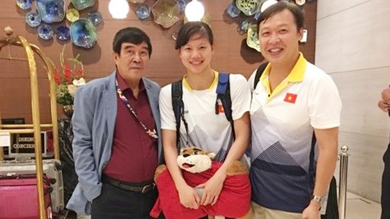 Ánh Viên và HLV Đặng Anh Tuấn đã tới Malaysia tối ngày 16-8. Ảnh: ÁI XUÂN