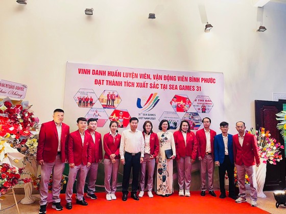 Các VĐV của thể thao Bình Phước đã được địa phương vinh danh, trao thưởng trước thành tích xuất sắc tại SEA Games 31. Ảnh: N.THANH