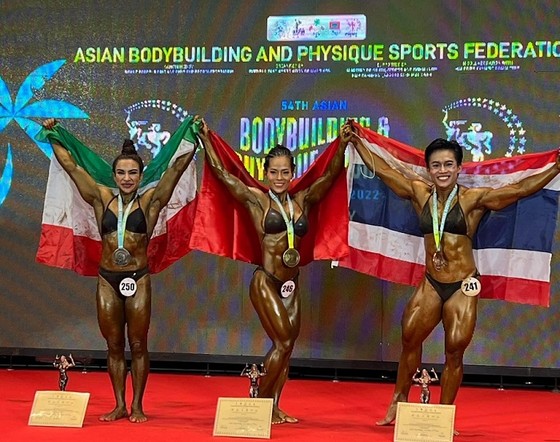 Đinh Kim Loan (giữa) đã có tấm HCV tại giải vô địch châu Á 2022. Ảnh: K.LOAN