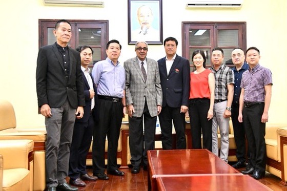 Chủ tịch UMB đã có mặt tại Hà Nội và trao đổi nhiều kế hoạch phát triển với Billiards & Snooker Việt Nam. Ảnh: VĂN DUY
