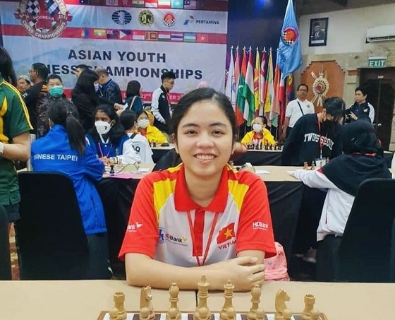 Hồng Nhung đã giành được tấm HCV cờ nhanh ở nhóm tuổi U16 nữ tại giải. Ảnh: Vietnamchess
