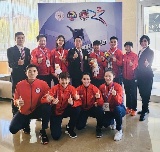 Đội karate trẻ Việt Nam tại giải trẻ thế giới năm nay. Ảnh: VSH