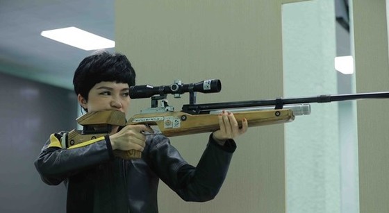 Xạ thủ Đặng Hồng Hà chỉ có được tấm HCĐ cá nhân bài bắn 10m súng trường hơi di động tiêu chuẩn nữ tại Đại hội thể thao toàn quốc năm nay. Ảnh: VŨ SINH