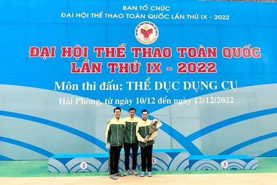 Văn Vĩ Lương và Lê Thanh Tùng là 2 ngôi sao sáng của TDDC nam TPHCM đã đạt các kết quả cao tại Đại hội thể thao toàn quốc năm nay nhưng người làm chuyên môn muốn các địa phương có được những người giỏi chuyên môn như thế. Ảnh: T.M.S