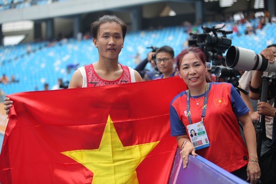 VĐV Nhi Yến của điền kinh Việt Nam đã giành được HCB 200m trong lần đầu tham dự Đại hội thể thao khu vực. Ảnh: DŨNG PHƯƠNG