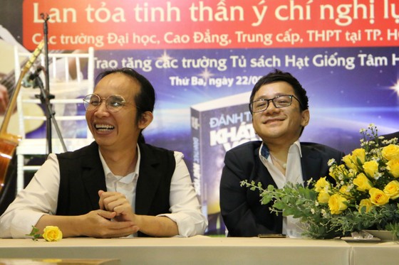 Trao tặng tủ sách “Hạt giống Tâm hồn” cho 30 trường học tại TPHCM ảnh 2