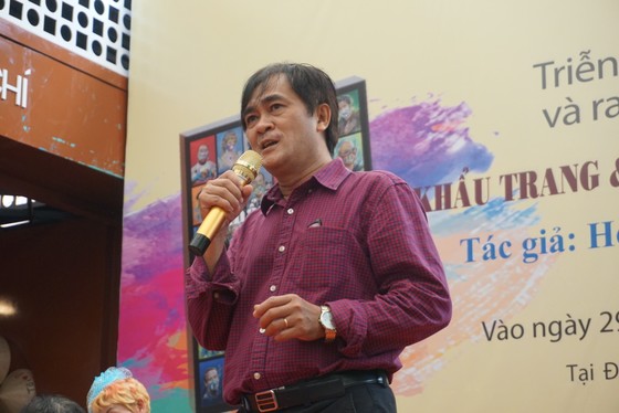 Khi người nổi tiếng đeo khẩu trang ảnh 4