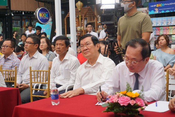 Tọa đàm sách về xây dựng và quản trị thành phố thông minh ảnh 1