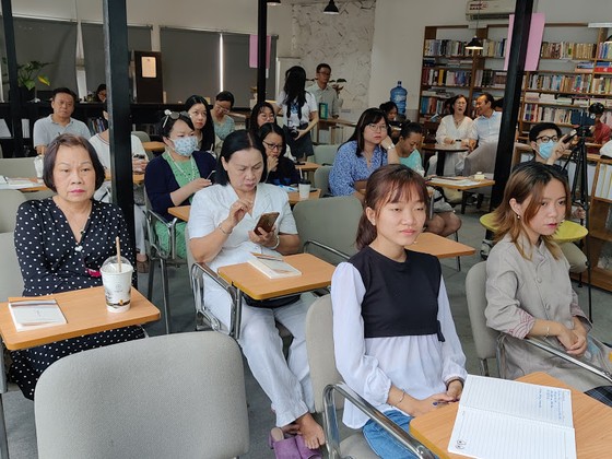 “Lụa”: Kiệt tác văn chương từ cuộc gặp gỡ giữa phương Tây và phương Đông ảnh 3 “Lụa”: Kiệt tác văn chương từ cuộc gặp gỡ giữa phương Tây và phương Đông ảnh 3