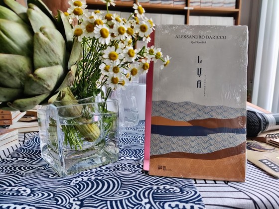 “Lụa”: Kiệt tác văn chương từ cuộc gặp gỡ giữa phương Tây và phương Đông ảnh 2 “Lụa”: Kiệt tác văn chương từ cuộc gặp gỡ giữa phương Tây và phương Đông ảnh 2