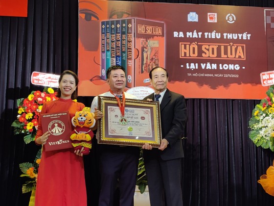 Hồ sơ lửa - bộ tiểu thuyết hình sự nhiều tập nhất Việt Nam ảnh 3