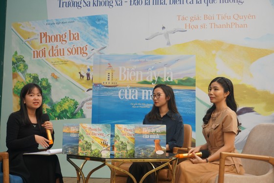 Ra mắt bộ sách tranh "Trường Sa! Biển ấy là của mình" ảnh 1
