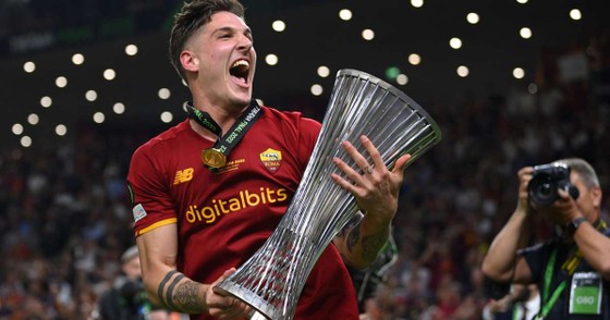 Vô địch Europa Conference League, Mourinho thiết lập một loạt kỷ lục cùng Roma ảnh 5