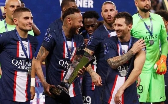 'Ông trùm' của PSG muốn Messi ở lại thêm 3 năm nữa ảnh 1