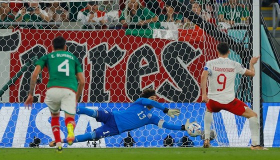 Bị khích tướng, Lewandowski quyết giải 'lời nguyền World Cup' ảnh 1