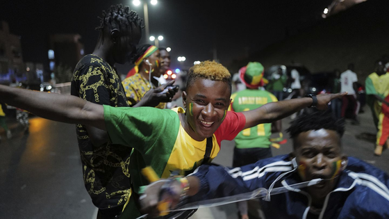 Người Senegal ăn mừng không ngớt sau chiến tích lịch sử ảnh 10