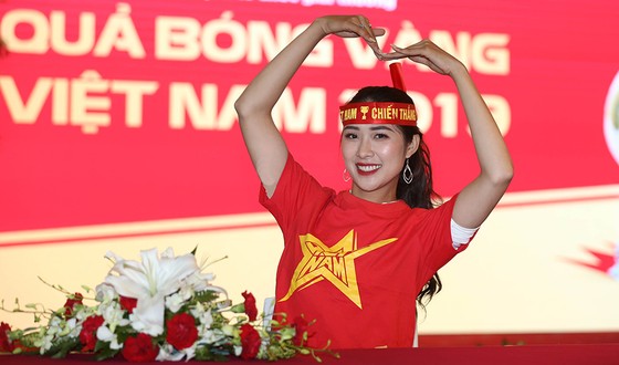Hoa hậu du lịch được yêu thích nhất Tường Ty dự đoán Việt Nam - Thái Lan 2-0. Ảnh: Dũng Phương