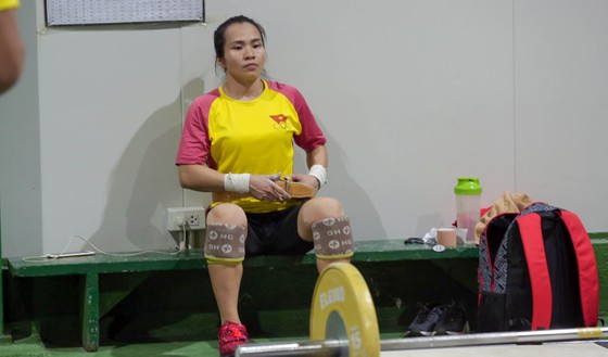 Chờ nữ lực sĩ Vương Thị Huyền đoạt HCV đầu tiên cho Việt Nam ảnh 3