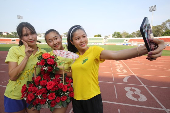 Ngày 8-3 đặc biệt của VĐV điền kinh TPHCM ảnh 1 Ngày 8-3 đặc biệt của VĐV điền kinh TPHCM ảnh 1