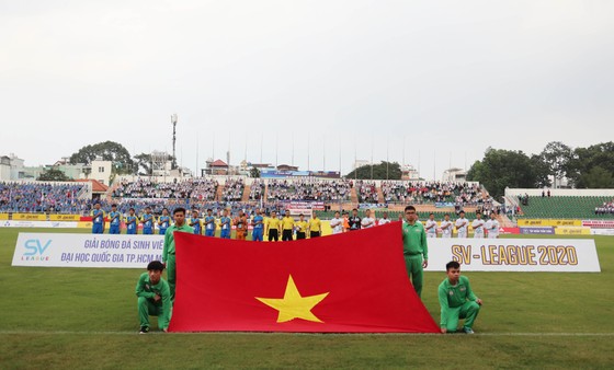 Ngày hội của 8 trường Quốc gia tại gỉai bóng đá Sinh viên được tổ chức trên sân Thống Nhất. Ảnh: Dũng Phương