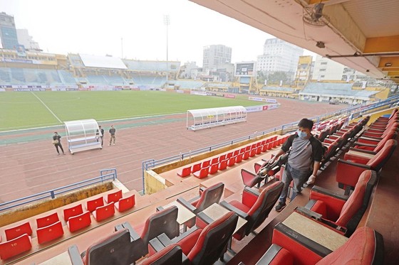 Các sân bóng chuẩn bị cho ngày khai mạc LS V-League 2020 ảnh 4