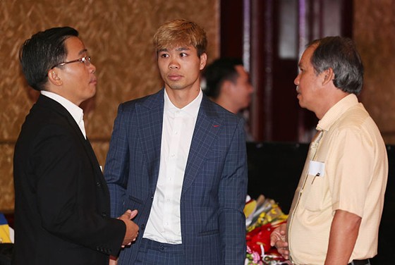 CLB TPHCM ‘ra kèo’ đề nghị bầu Đức chuyển nhượng Công Phượng ảnh 1 CLB TPHCM ‘ra kèo’ đề nghị bầu Đức chuyển nhượng Công Phượng ảnh 1