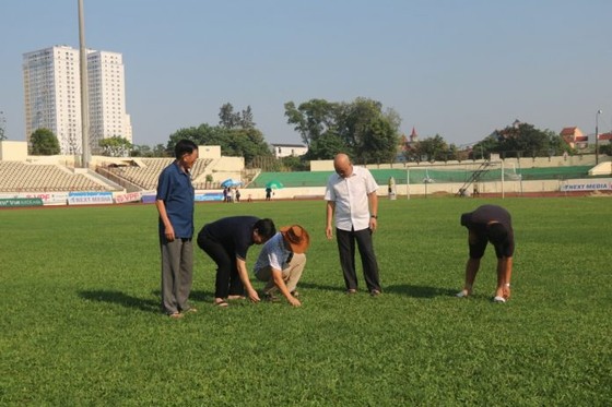 VPF ‘bật đèn xanh’ cho hai sân Vinh và Hà Tĩnh ảnh 1
